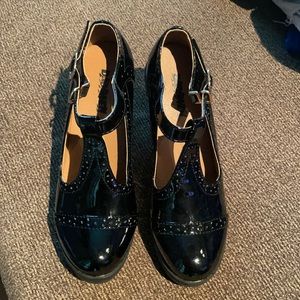 Black T strap chunky heel shoes